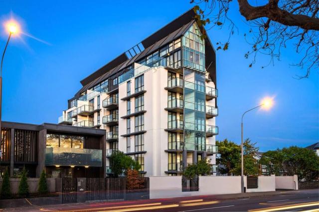 Chic City Oasis by Stadium and Cathedral