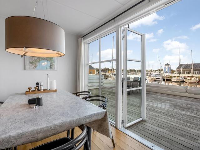 Apartment Fina - 10m from the sea by Interhome