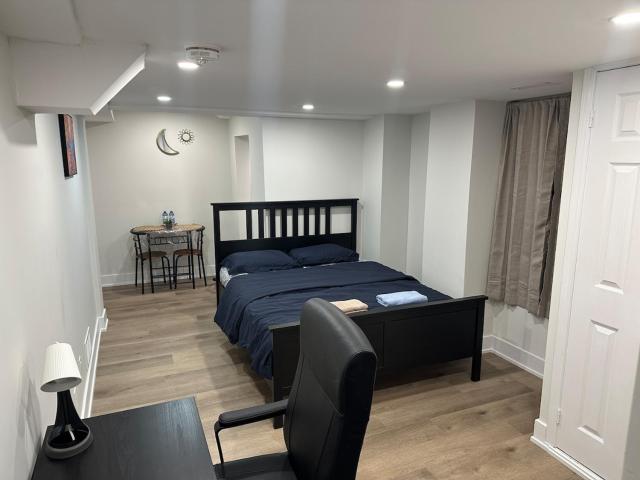 Cozy Basement Studio with Private Bathroom and Kitchen