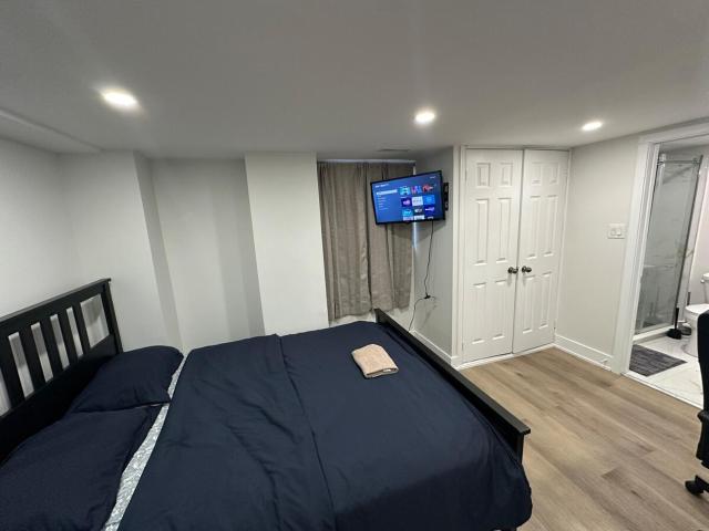Cozy Basement Studio with Private Bathroom and Kitchen
