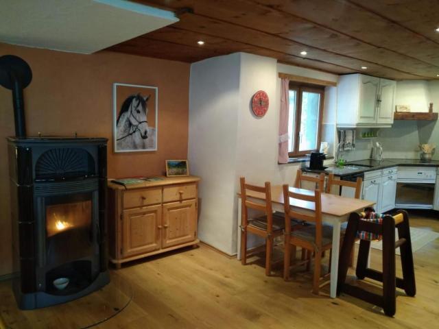 Apartment Hübsche 2-Zimmer-Wohnung in umgebauten Bauernhau by Interhome