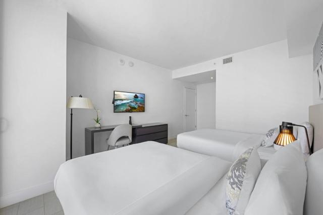Luxury Oceanview Condo Full Beach Club Access
