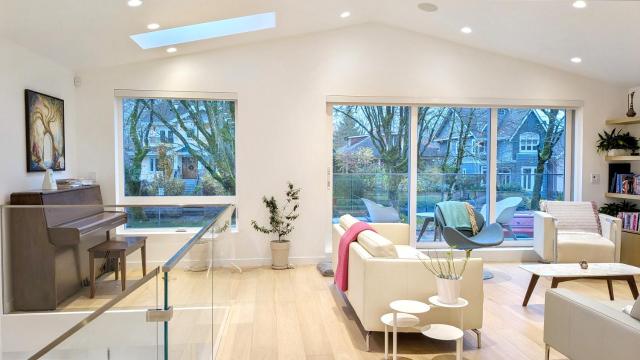 Modern 3-Bdrm Home & Parking - Cambie Village-VGH