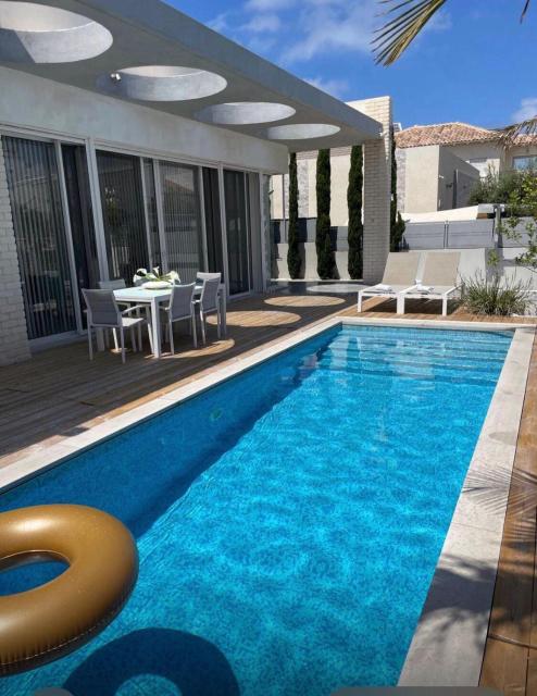 Apartment with private pool