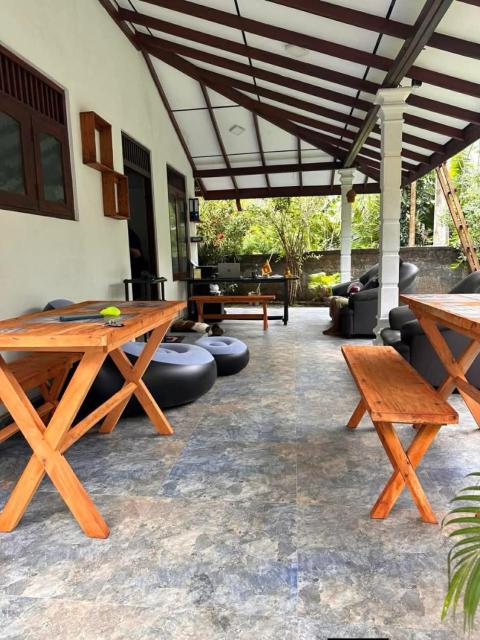 R BackPacker Hostel