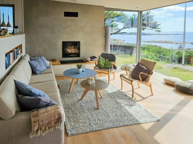 Seaside Cabin With Unique Outdoor Areas