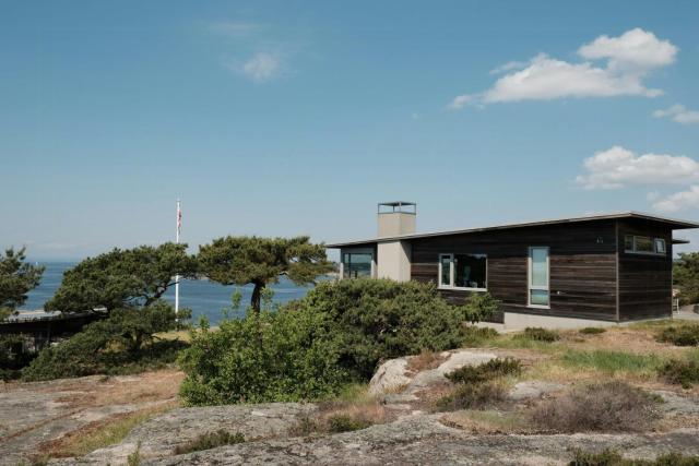 Seaside Cabin With Unique Outdoor Areas