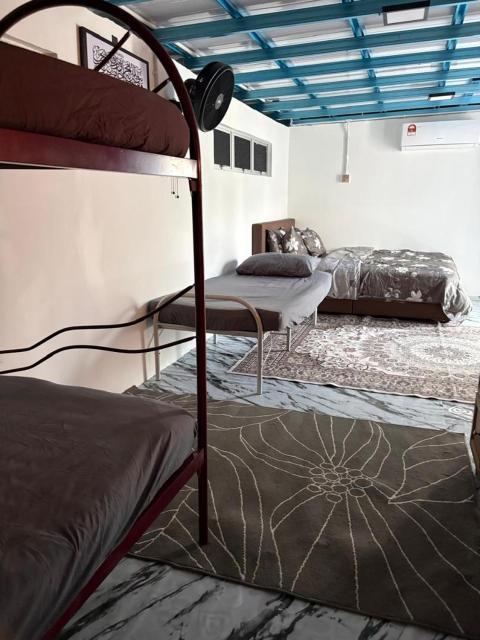 Sungai Paka Homestay with Family Beds, Pool, Main Road Access and Spacious Parking