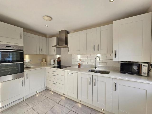 The Cobblestone Townhouse by Fortuna Property Portfolio