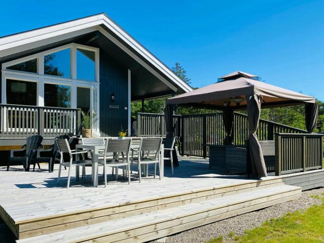 Modern Cabin With A Short Walk To The Sea