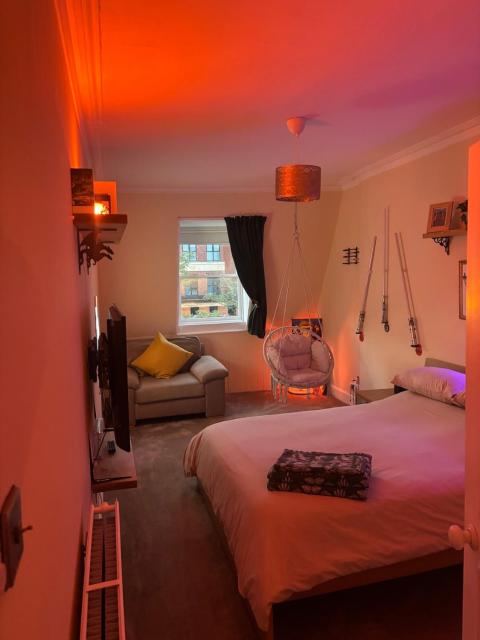 Stylish 2 bedroom West End flat