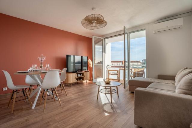 Le Jean Moulin T2 air-conditioned private parking balcony