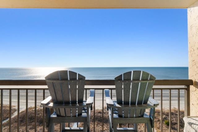 Oceanfront 1BR Condo with Corner Balcony Pool