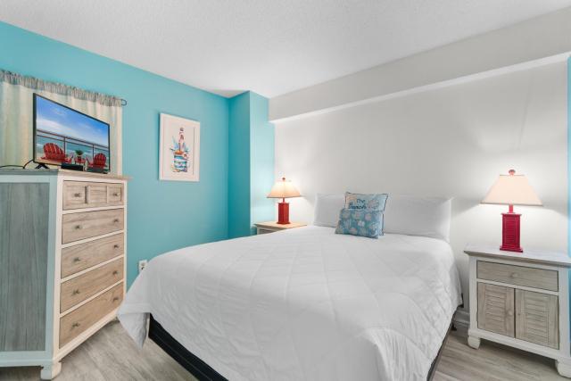 Oceanfront 1BR Condo with Corner Balcony Pool