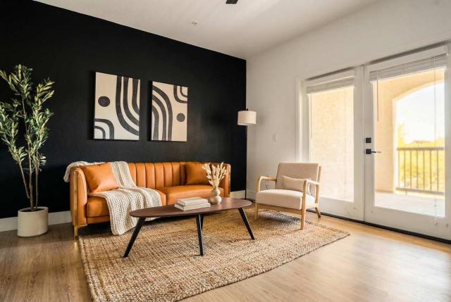 Boulevard Stays Luxe 2BR Near Stadium - Pool Parking & Gym