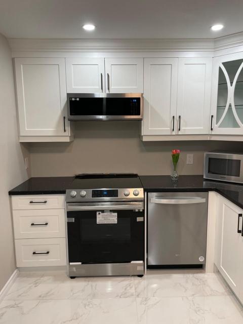 New Basement Apartment unit sleeps 4