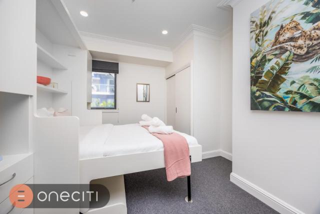 Cozy 2-Bed Downtown Retreat