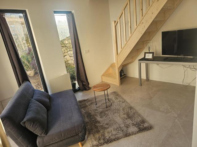 Dependance au calme avec chambre sur mezzanine