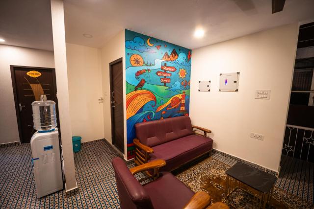 Rayzen Stays & Backpackers Hostel