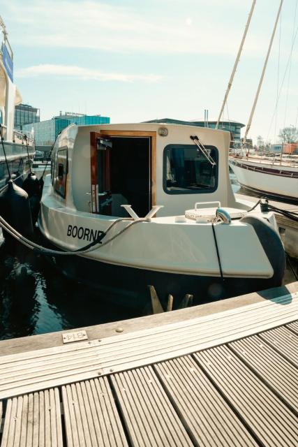 New houseboat city center 'Boorne'