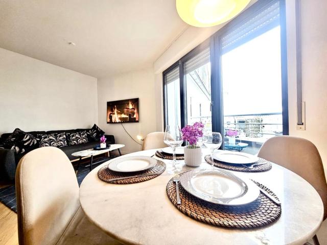 Sun-Filled 1 bedroom with outdoor&parking spaces