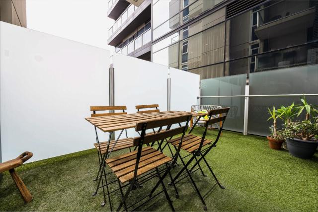 Chic South Yarra Studio - Free Gym & Wifi