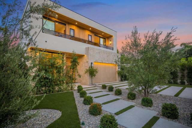 Amestoy Modern