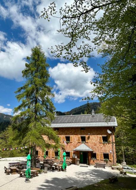Mountain hut Dom pod Storžičem
