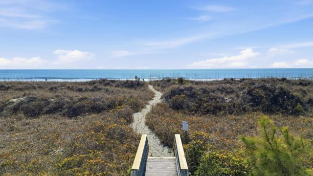 Oceanfront and Modern Top Location on Ocean Blvd w Pool