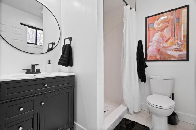 Stylish 4BR Retreat Minutes from Downtown Indy