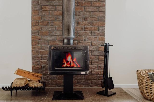 Acreage property, pet friendly, outdoor campfire