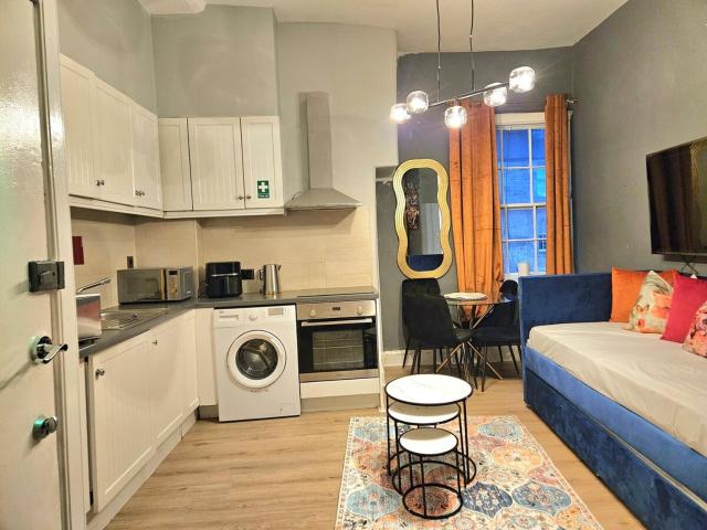 Beautiful 1 Bed Apmt- Stylish and Central