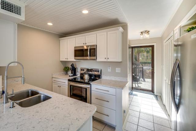 Golf Course Views! Couple's Retreat in Diamondhead