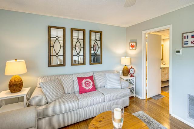 Golfer's Getaway! Modern Diamondhead Condo