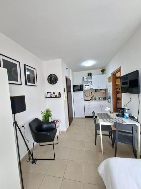 Modern Studio 1BR Near Soroka Hosp & University