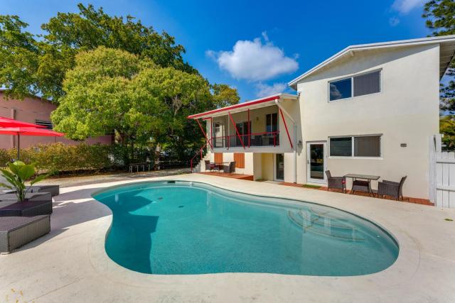 Oakland Park Gem w/ Year-Round Pool, 4 Mi to Beach