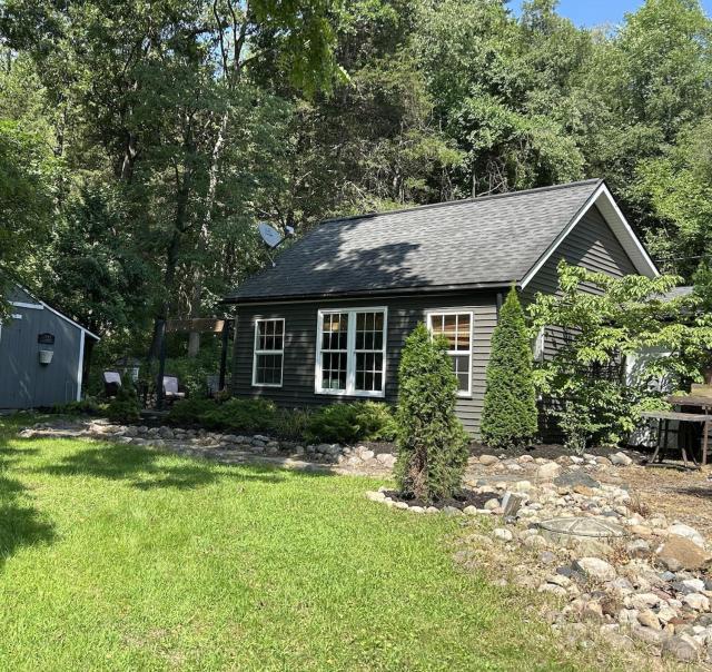 Cedar Valley Cottage Ideal Location Pet friendly Get Away