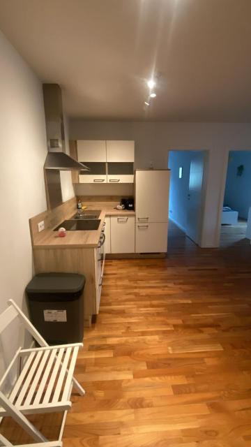 Modern 2-Bedroom Apartment with Free Parking
