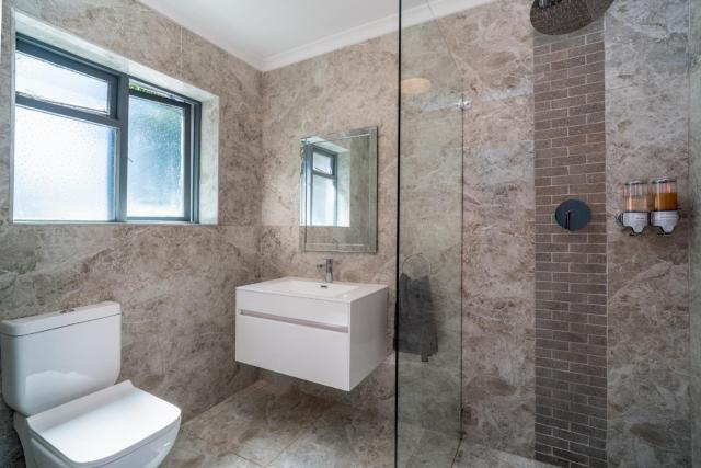 Hout Bay Gem - Elise Way