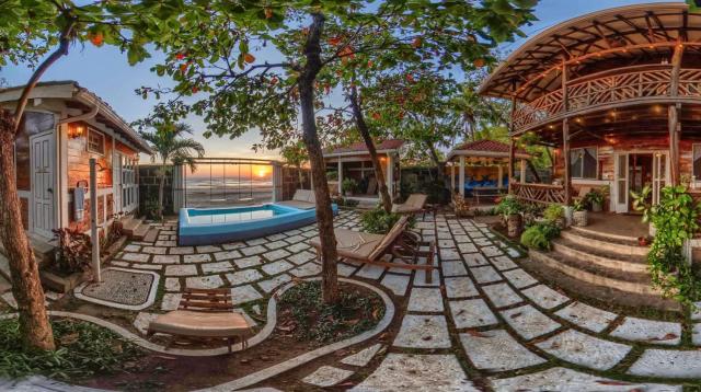Balcony Bedroom Suite w Romantic Sunsets - AC - Pool