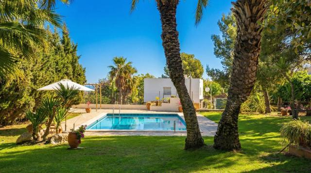 Villa Sitges Colibri at 10 min Walk Beaches - Center City Amaizing Garden Pool XXL Private Tenis Piste