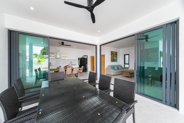 See 8 - 3BR Private Pool 900 m SilverBeach by MO Estate