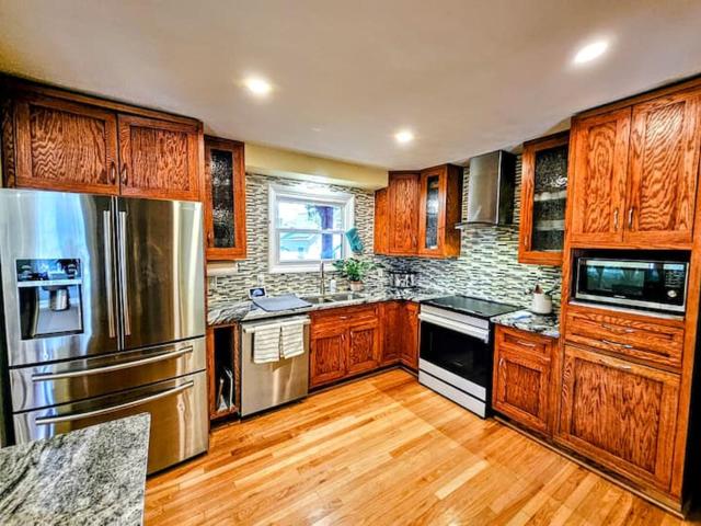 3 Bed 2 Bath, Near UAlbany & MVP Arena, Private Driveway Parking
