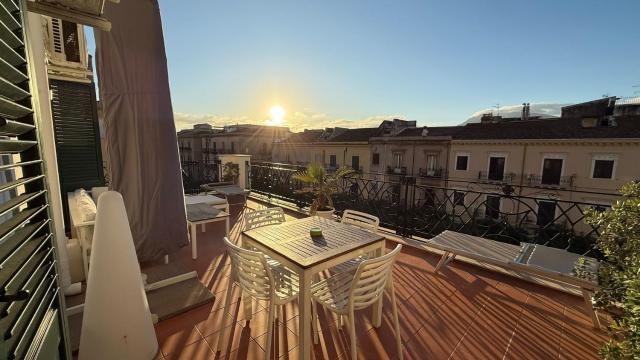 Central Apartment with terrace near teatro Massimo