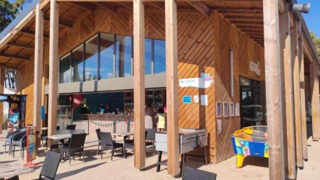 MH 133 3 chambres et 1 salle de bain dans camping 4 étoiles
