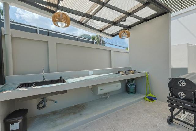 Brand-New Modern Pool Villa near Aonang Beach