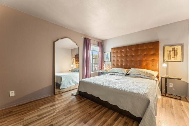 Elegant Hampton Flat in Glendale, CA