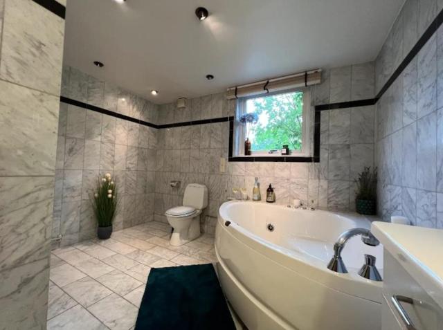 Family-friendly villa near the city