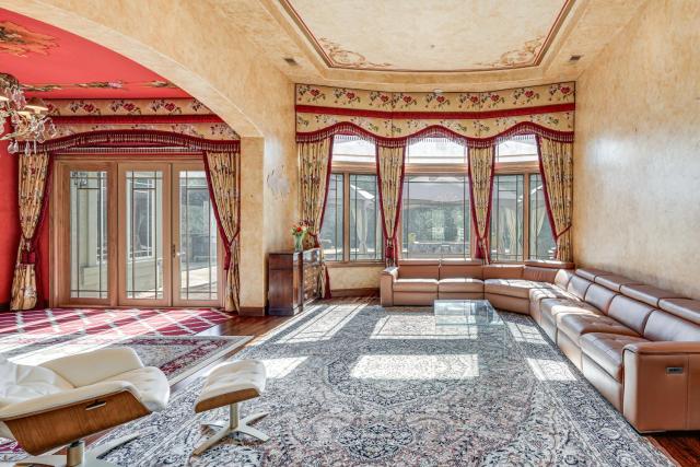 Pool, Peacocks & Views! Lavish Retreat in Gilroy