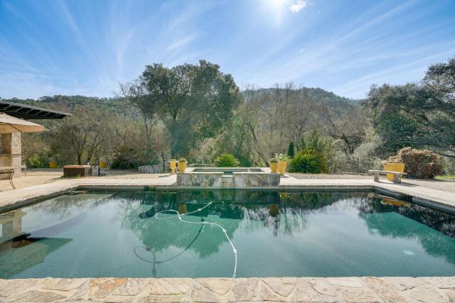 Pool, Peacocks & Views! Lavish Retreat in Gilroy
